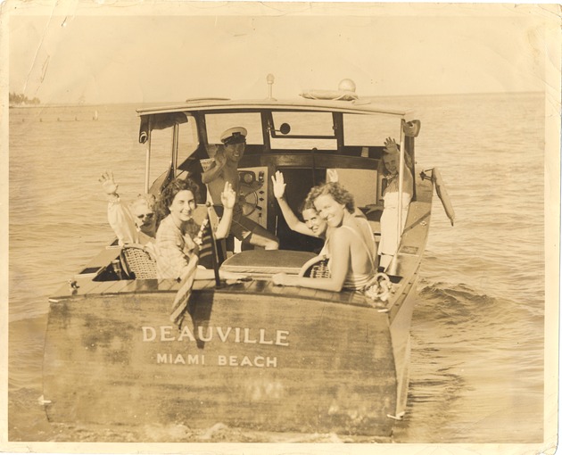 Deauville boat on the water - Recto Photograph